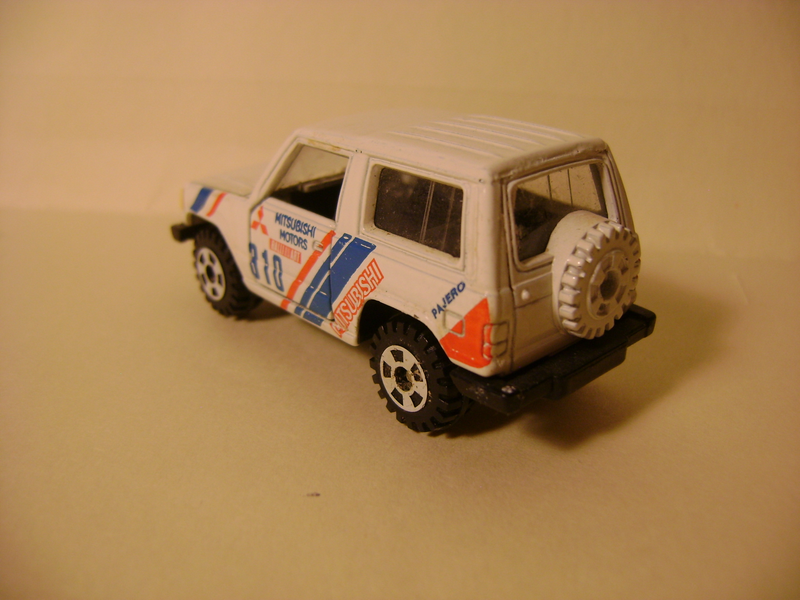 Illustration for article titled Restoration Project - Tomica Mitsubishi Pajero Rally (Part 1)